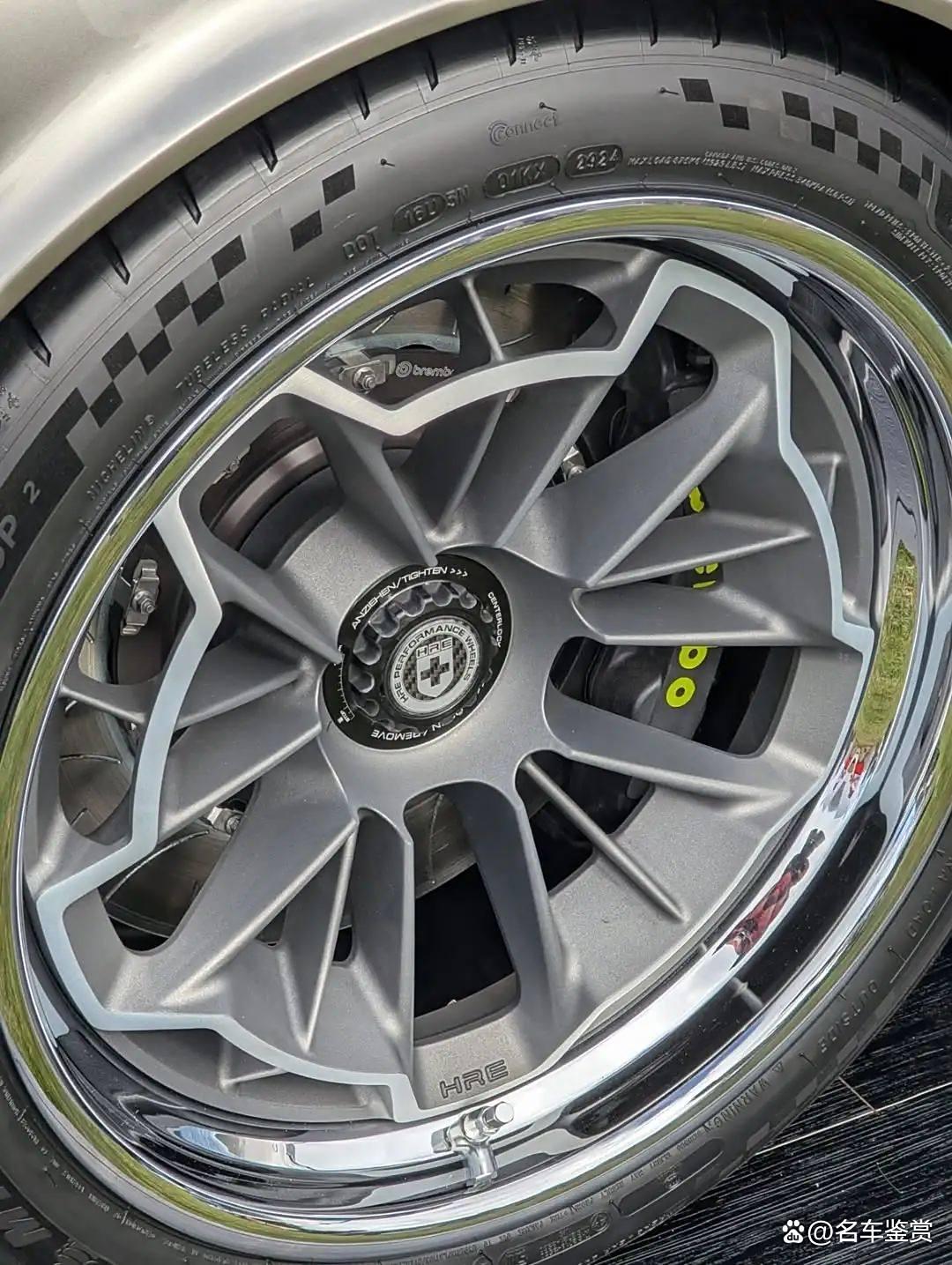 阿斯顿马丁碾压威廉姆斯，皮亚斯特里统治全场