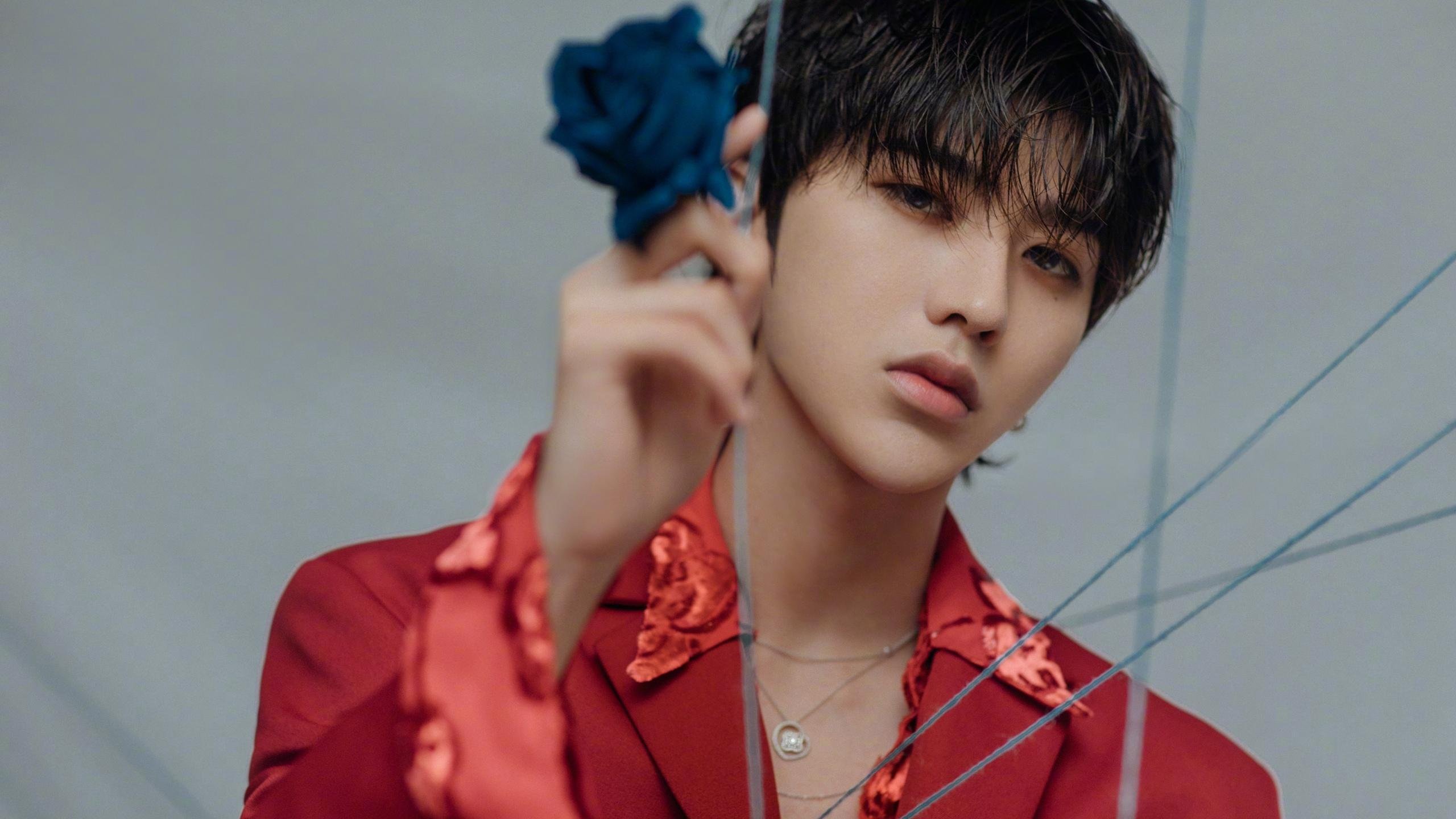 轰鸣的赛道与沉默的投掷，一个关于证明的夜晚